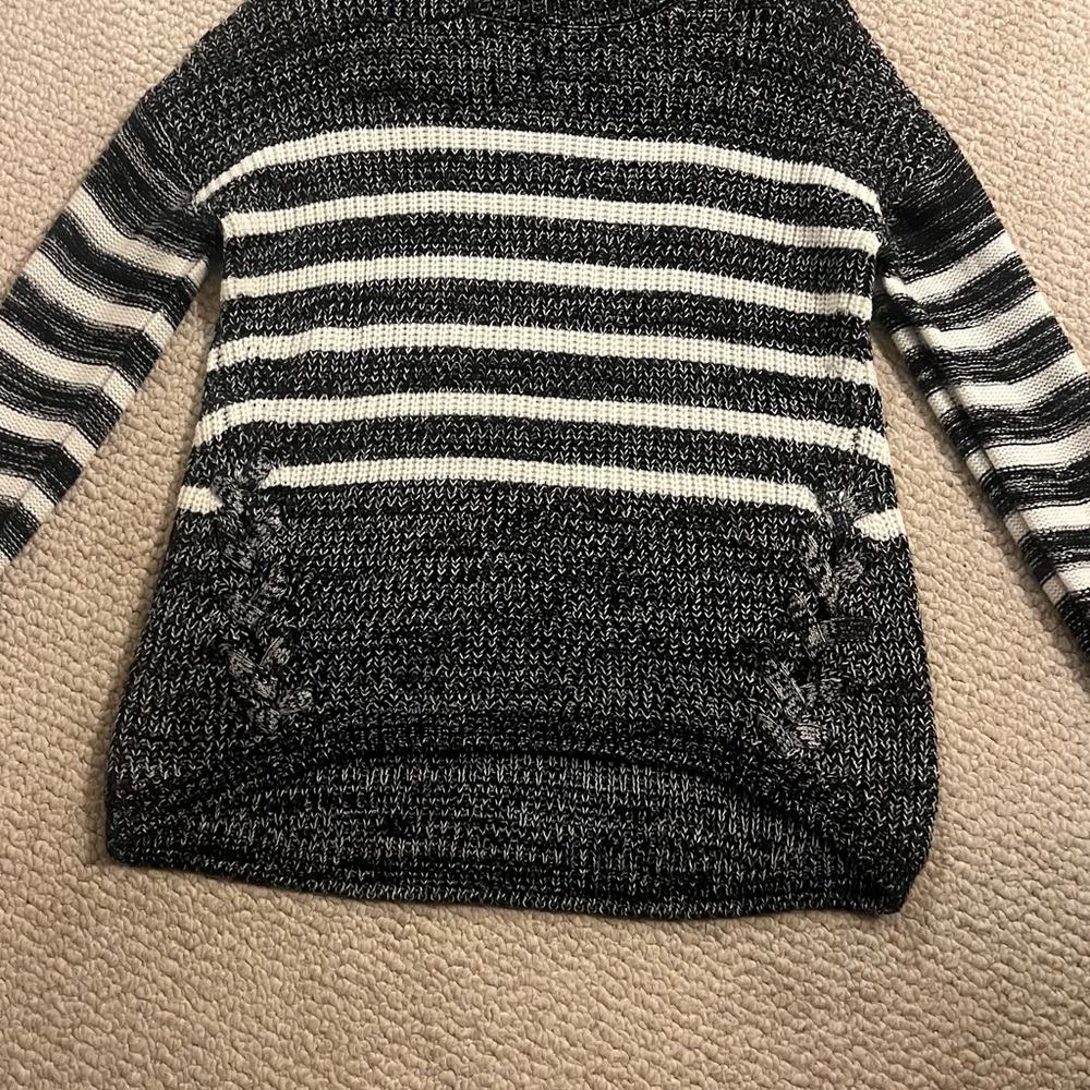 Cute Gray and White Sweater!